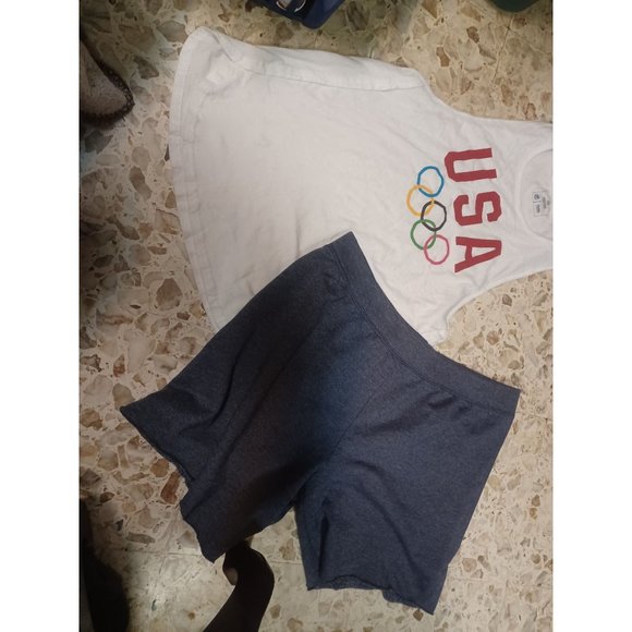 Exercise Bundle Top & Bottom Size Large Tank Shorts - Picture 1 of 6